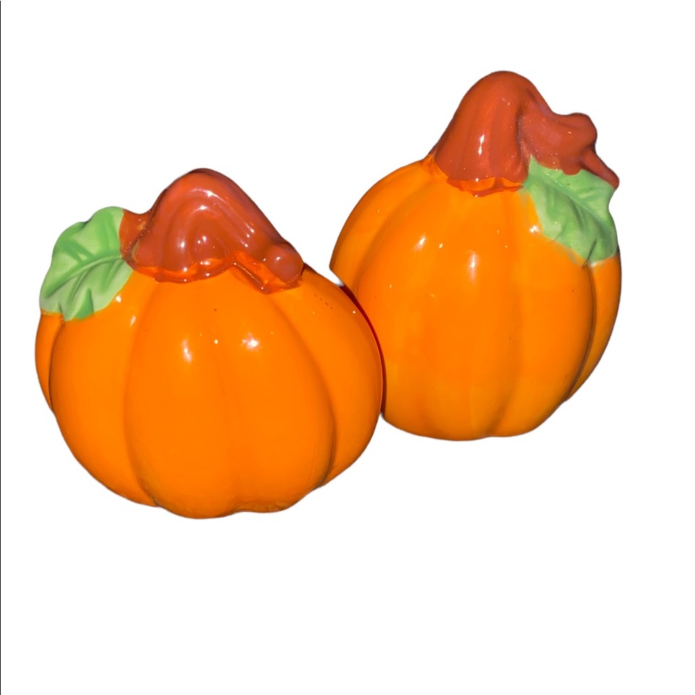 Ceramic pumpkin salt and pepper shakers Thanksgiving Halloween fall holidays New